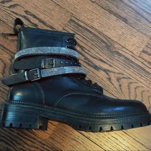 Never worn Steve Madden boots , great material and quality!